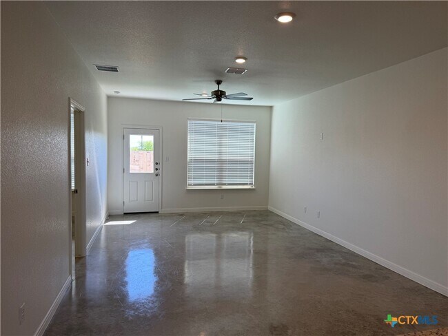 Foto del edificio - 2011 Bear Grass Rdg Rd