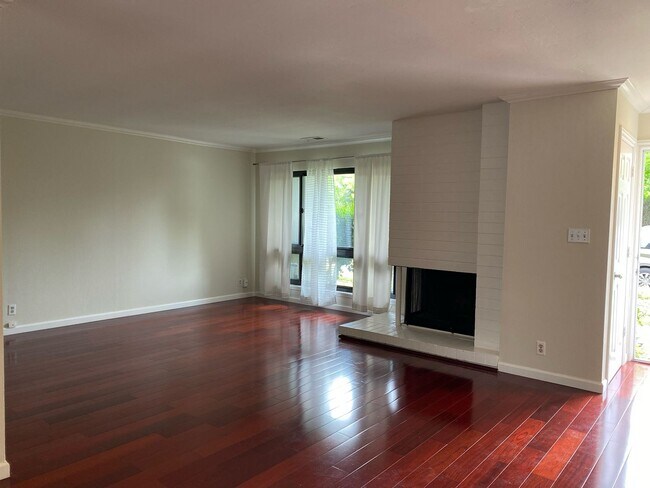 Foto del edificio - 3423 Catalina Ave