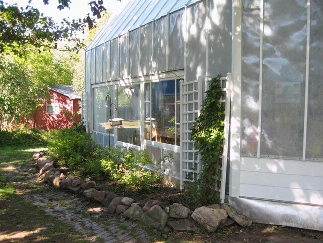 Building Photo - 913 MacArthur Ave