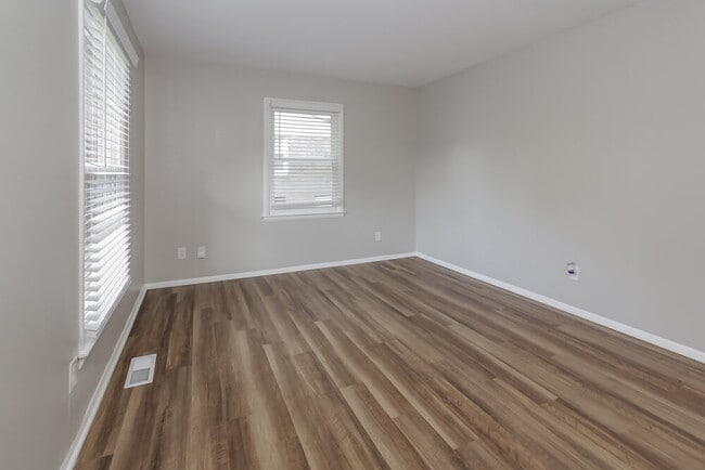 Building Photo - 624 Dobson Dr