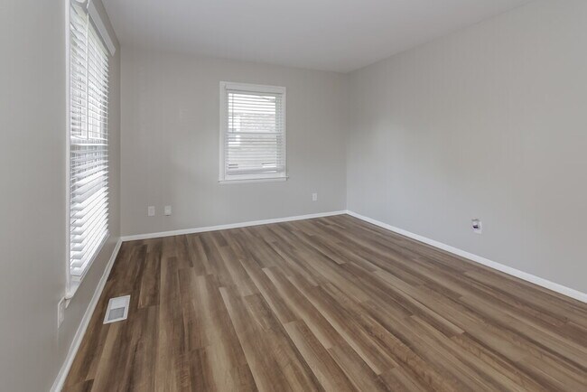 Foto del edificio - 624 Dobson Dr