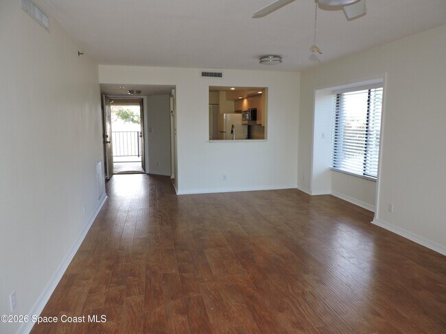 Foto del edificio - 6240 E Mirror Lake Dr