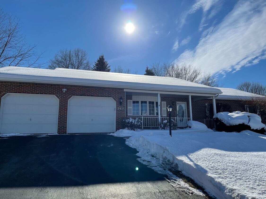 Primary Photo - Spacious 3 Bedroom Ranch with finished bas...