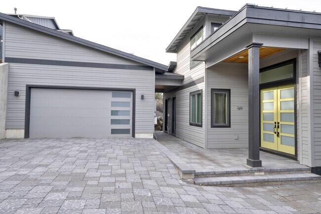 Foto del edificio - 2580 N W Awbrey Point Cir