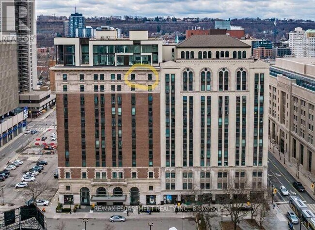 Building Photo - 112 King St E