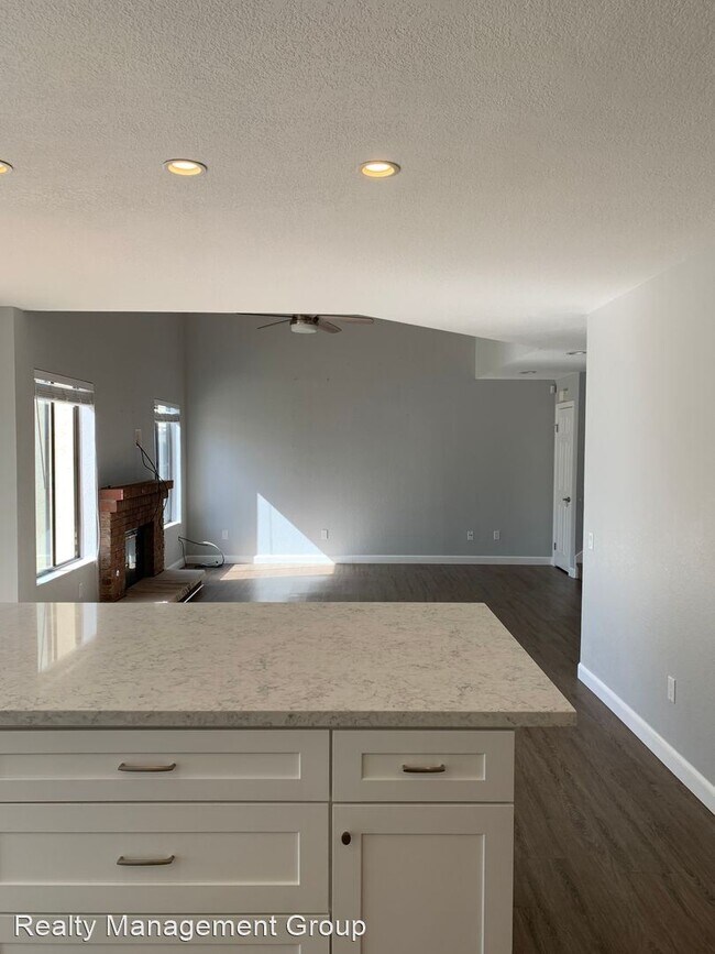 Building Photo - 3 br, 3 bath House - 1493 East Lexington U...