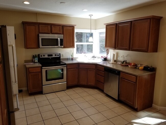 Building Photo - 4 Bed/2 Bath Home Bath in Millcreek