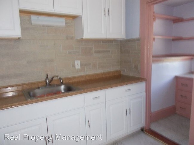Foto del edificio - 258 Silver Ln