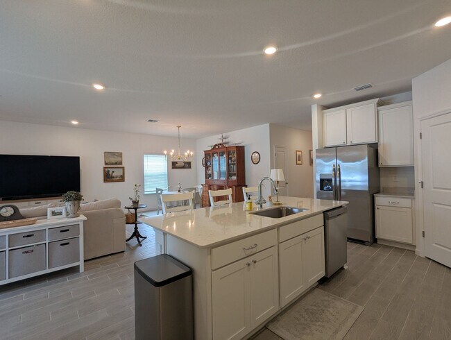 Foto del edificio - Beautiful newer-construction 4-bedroom, 3-bath home located in Trailhead Landing