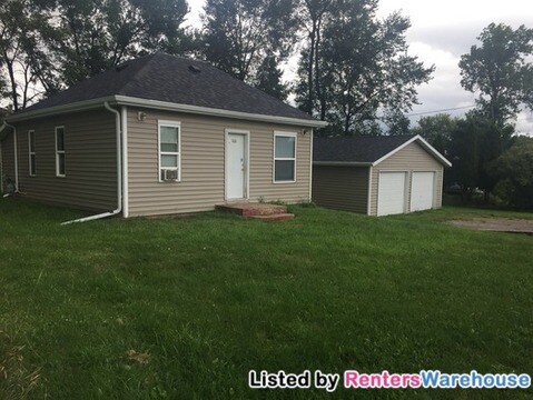 Primary Photo - 100 Hill Dr