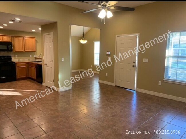 Building Photo - Move-In Special! $500 off 1st Month's Rent...