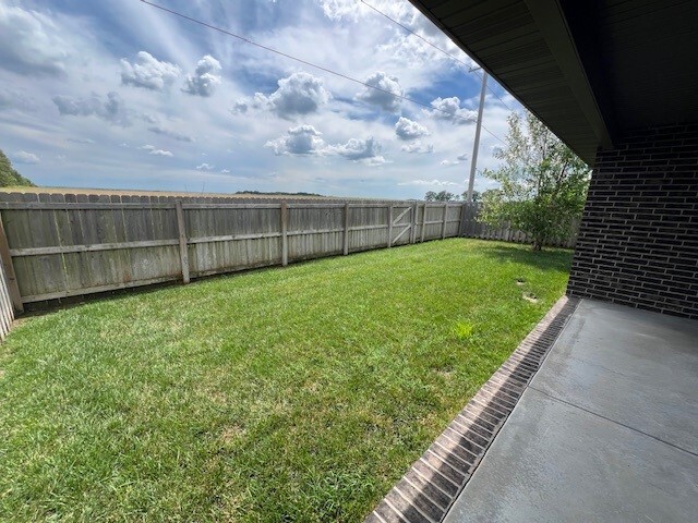 fenced back yard - 2300 Athens