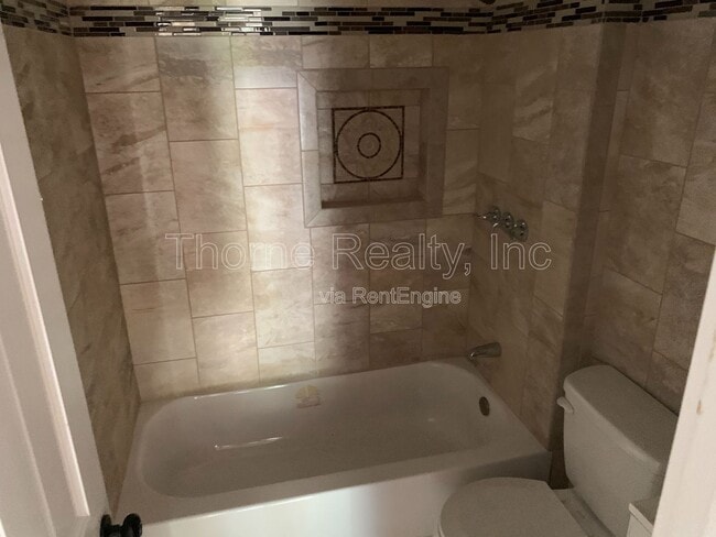 Building Photo - 813 Clark St