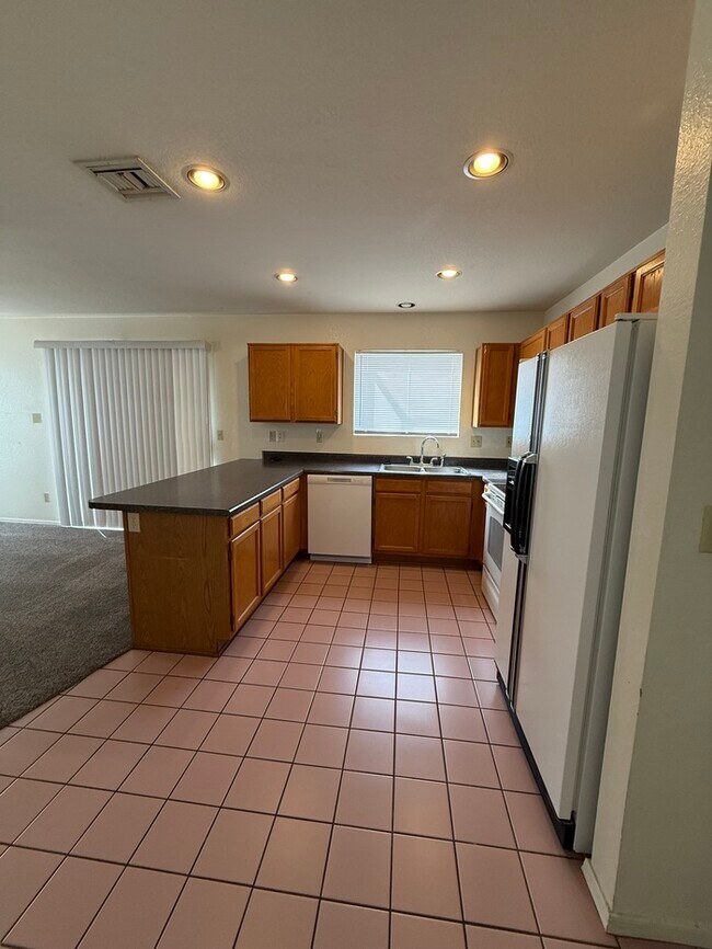 Foto del edificio - HOUSE FOR RENT