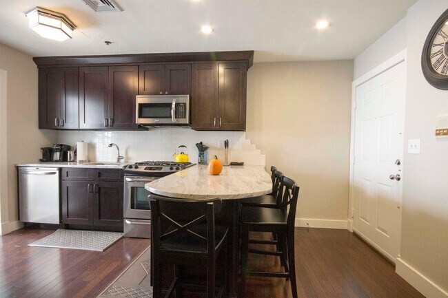 Foto del edificio - 409 Adams St