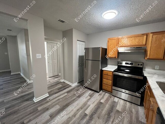 Building Photo - 6105 Santa Monica Dr