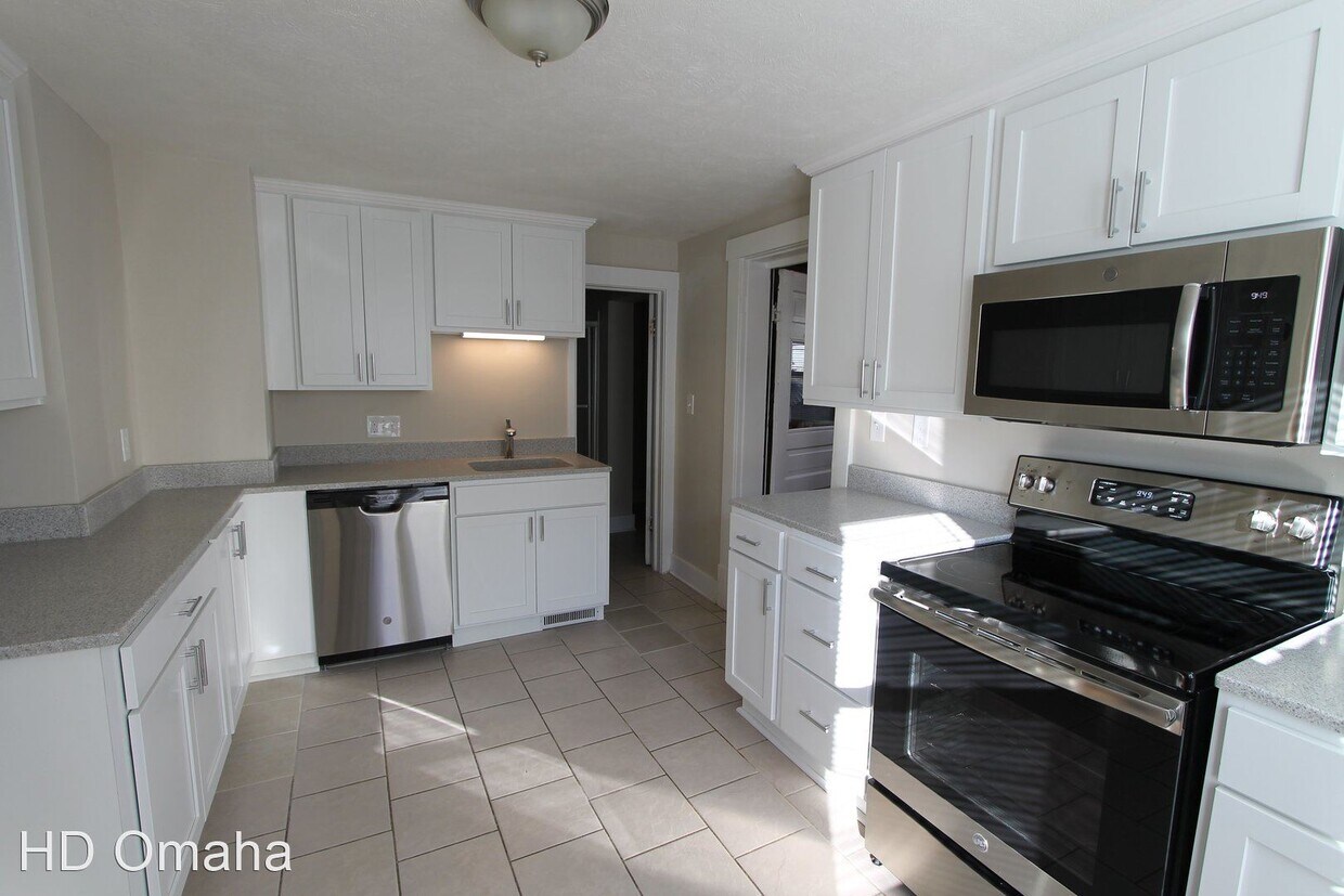 Primary Photo - 3 br, 1 bath House - 2922 Oak St.