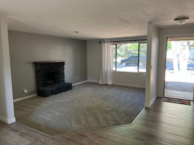 Foto del edificio - Newly Remodeled - Light & Bright  Home in ...