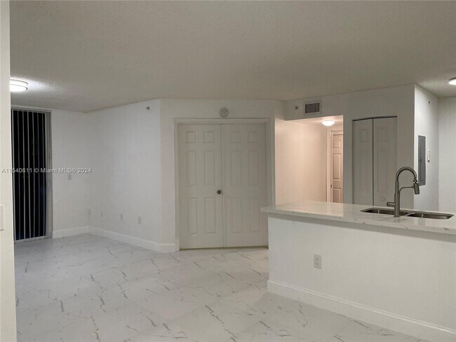 Building Photo - 720 SW 111th Ave