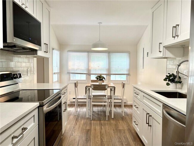 Foto del edificio - 1604 Holly Stream Ct