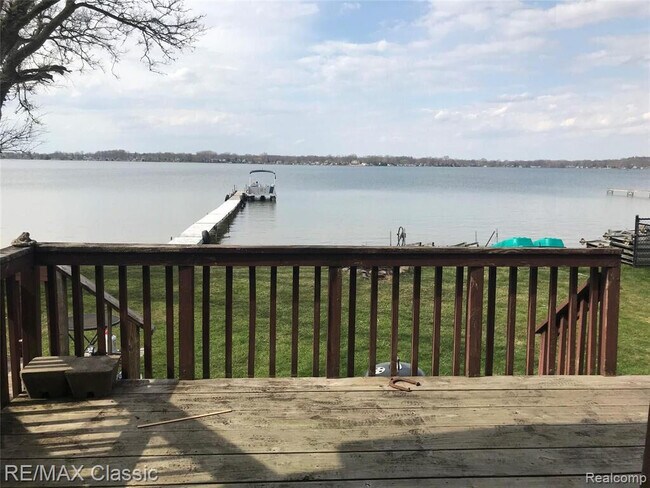 Foto del edificio - 381 E Shore Dr