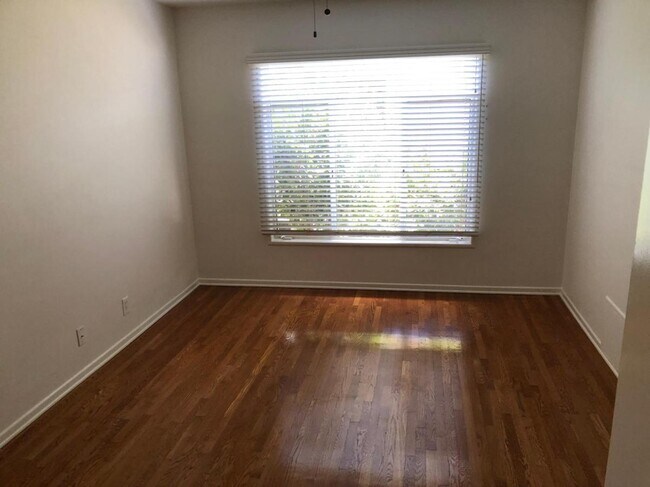 Building Photo - 9432 Gregory Way