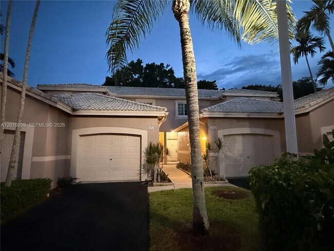 Building Photo - 2078 Madeira Dr