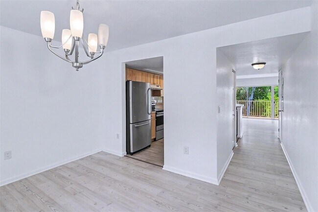 Foto del edificio - 592 100th Ave N