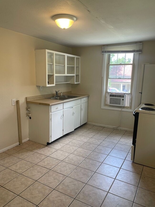 Building Photo - Etowah 37331 - Now available, 1-bedroom, 1-bath apartment conveniently located in Etowah! - Conta...