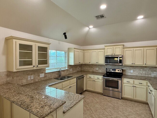 Foto del edificio - Inviting 3 Bed 2 Bath in Deer Creek Neighborhood