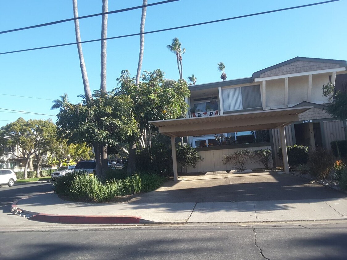 Primary Photo - 2BR / 2BA Top-Floor Condo