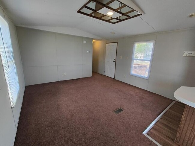 Building Photo - 308 Sunshine Dr