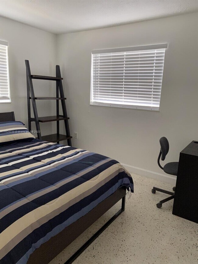 Building Photo - 442 SW 9th St