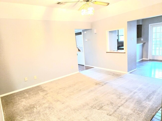 Building Photo - 3833 Kimberly Dr