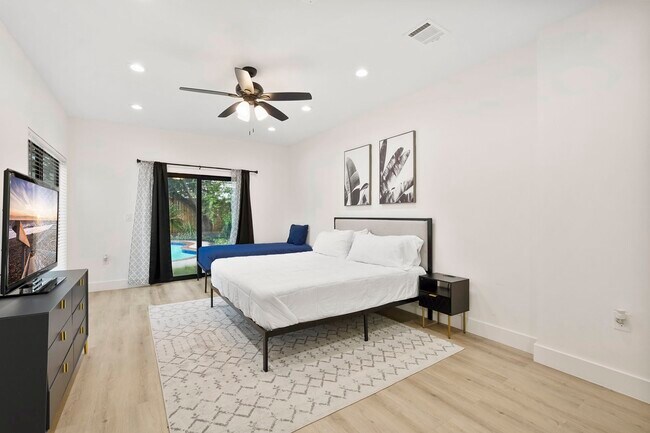 Building Photo - 3327 Freshmeadows Dr