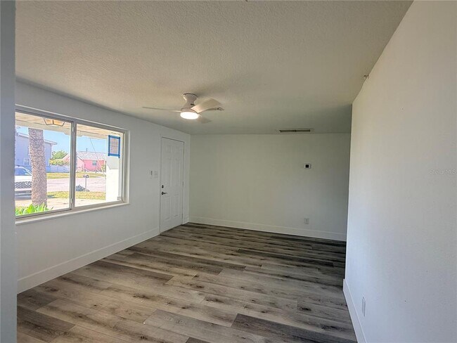 Foto del edificio - 13428 Neptune Dr