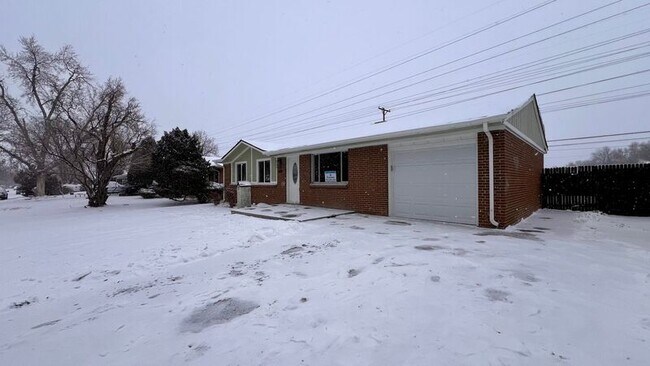 Building Photo - 828 S Jasmine St