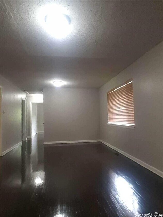 Building Photo - 104 Greencrest Dr