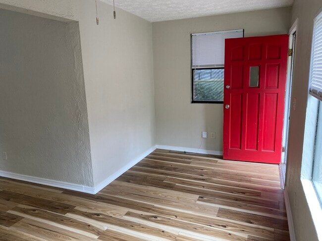 Foto del edificio - 2046 W 17th St