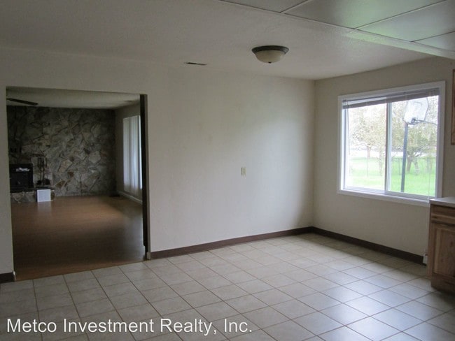 Building Photo - 1074 Q St