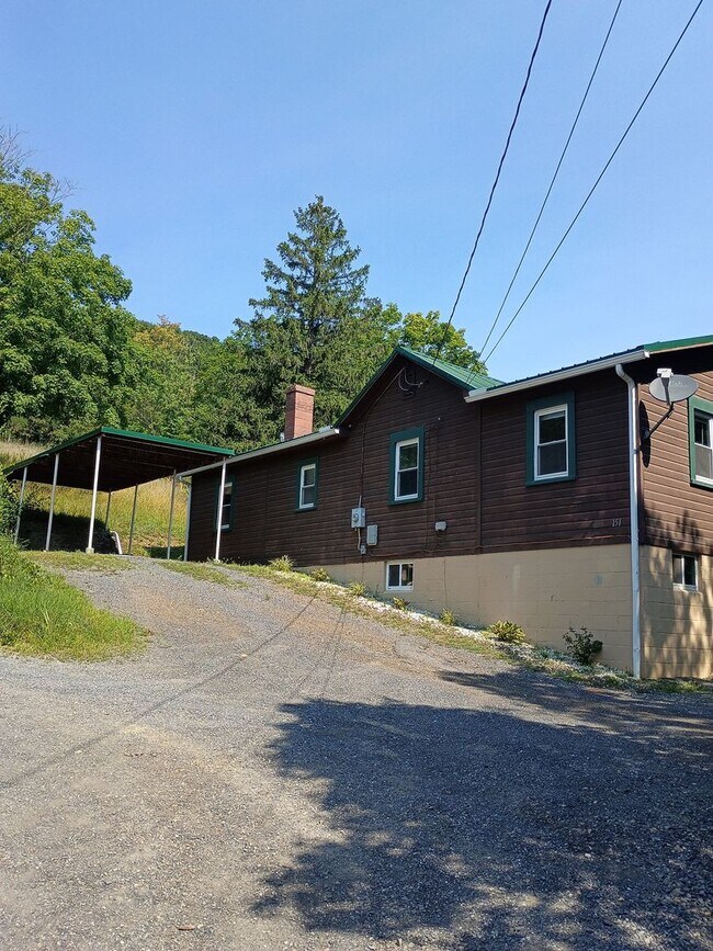 Foto del edificio - 3BR/1 Bath  SFH in West Virginia