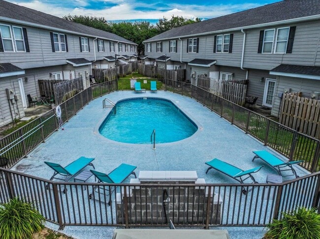 Building Photo - 2547 Baytown Cir