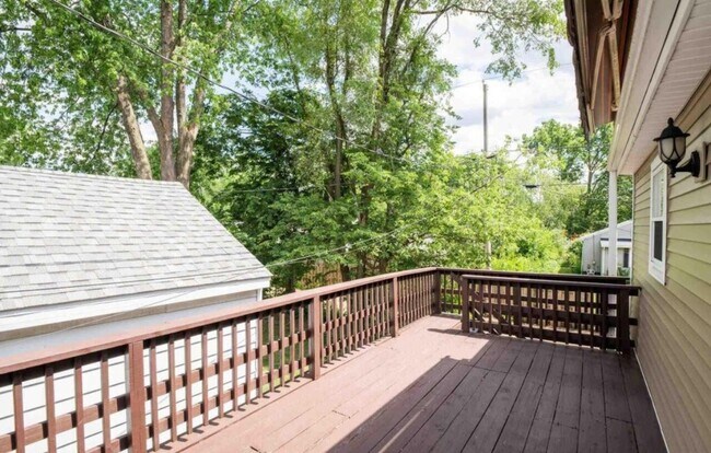 Building Photo - 1416 1/2 Charlotte