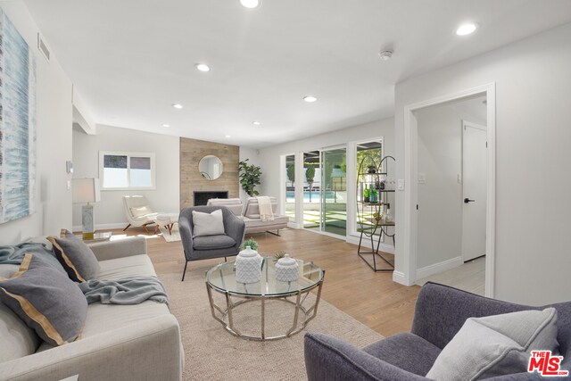 Foto del edificio - 3675 Ventura Canyon Ave