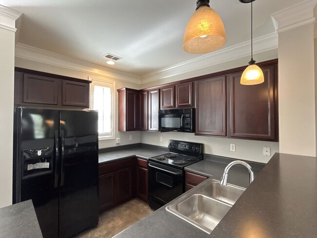 Building Photo - 8614 Beaver Creek Dr