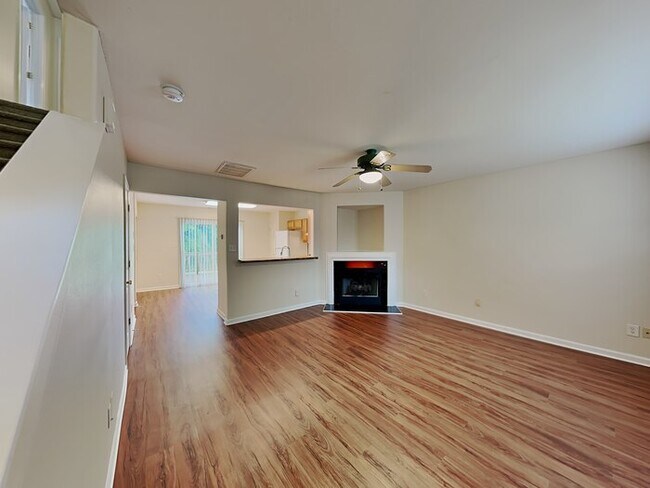 Building Photo - 2727 Oasis Ln