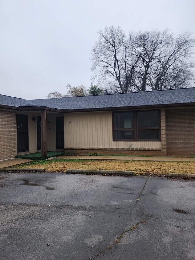 106 2nd Ave, Mount Pleasant, TN 38474 Townhome Rentals in Mount