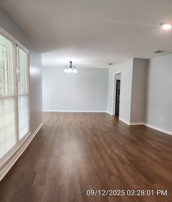 Building Photo - 502 Myrtle Ln