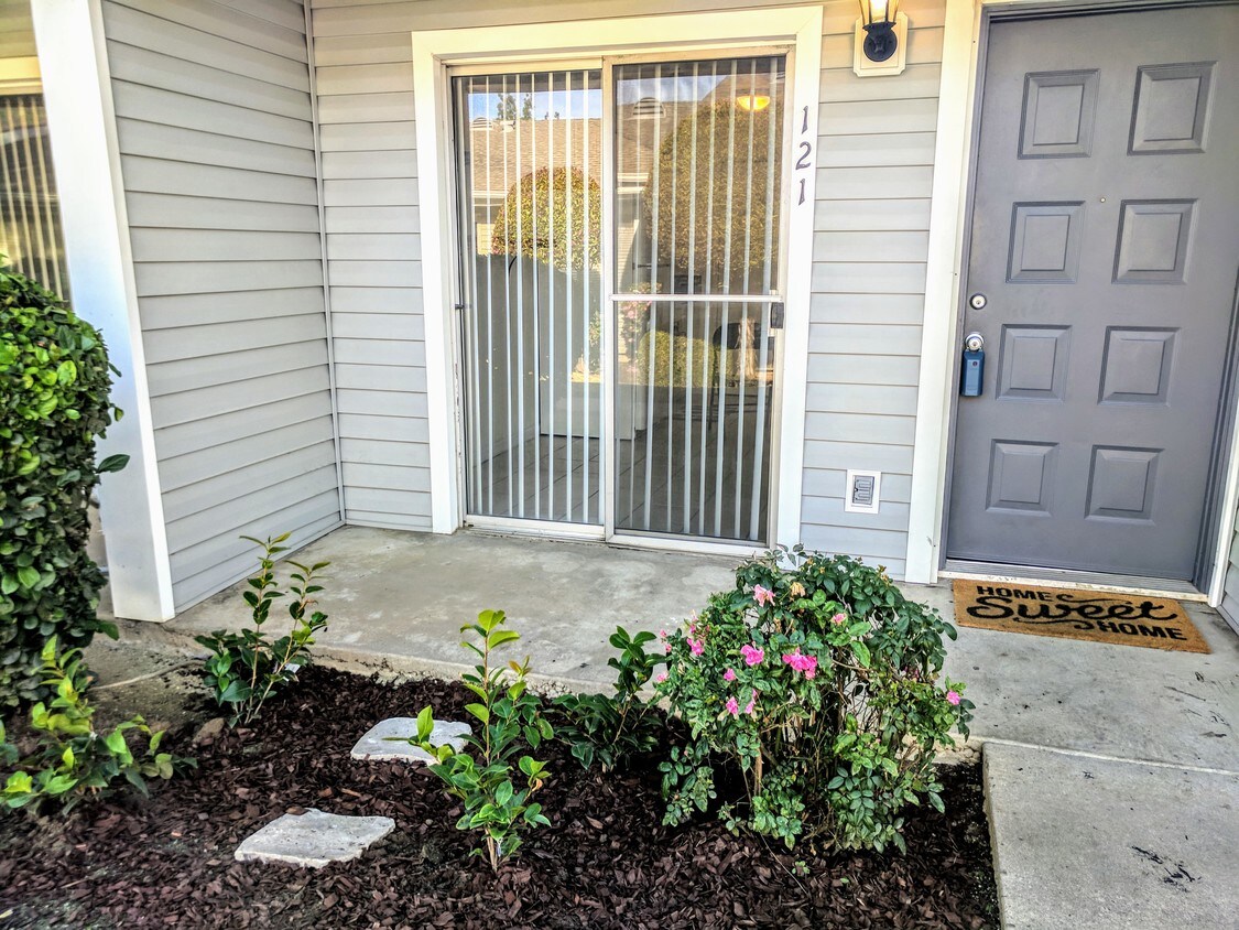 Entry - 303 E Bullard Ave