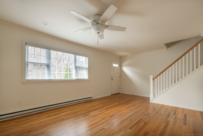 Foto del edificio - 534 Holland Hill Rd